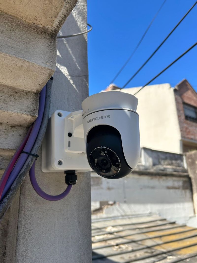 Cámara WiFi exterior instalada