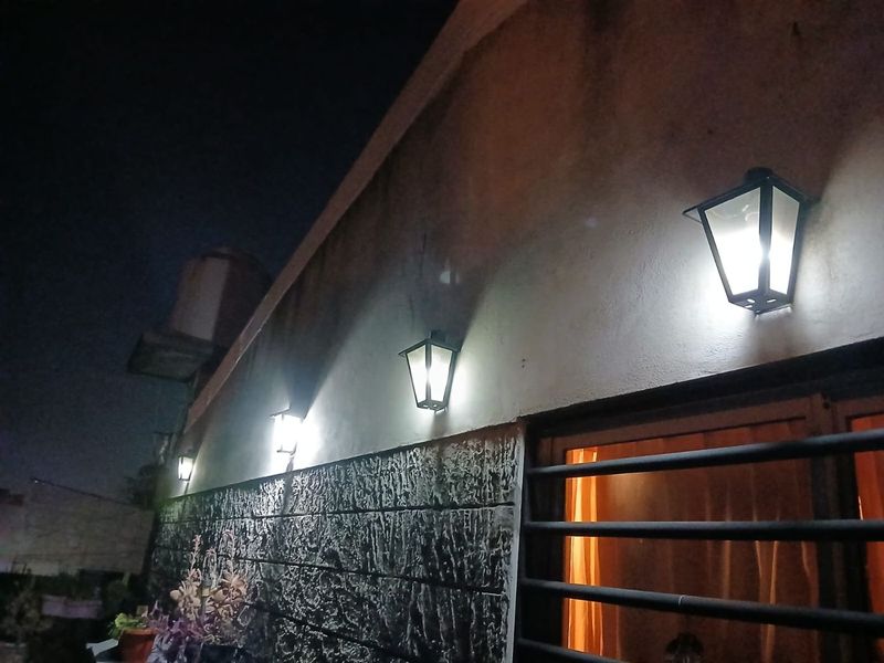 Apliques exteriores encendidos de noche