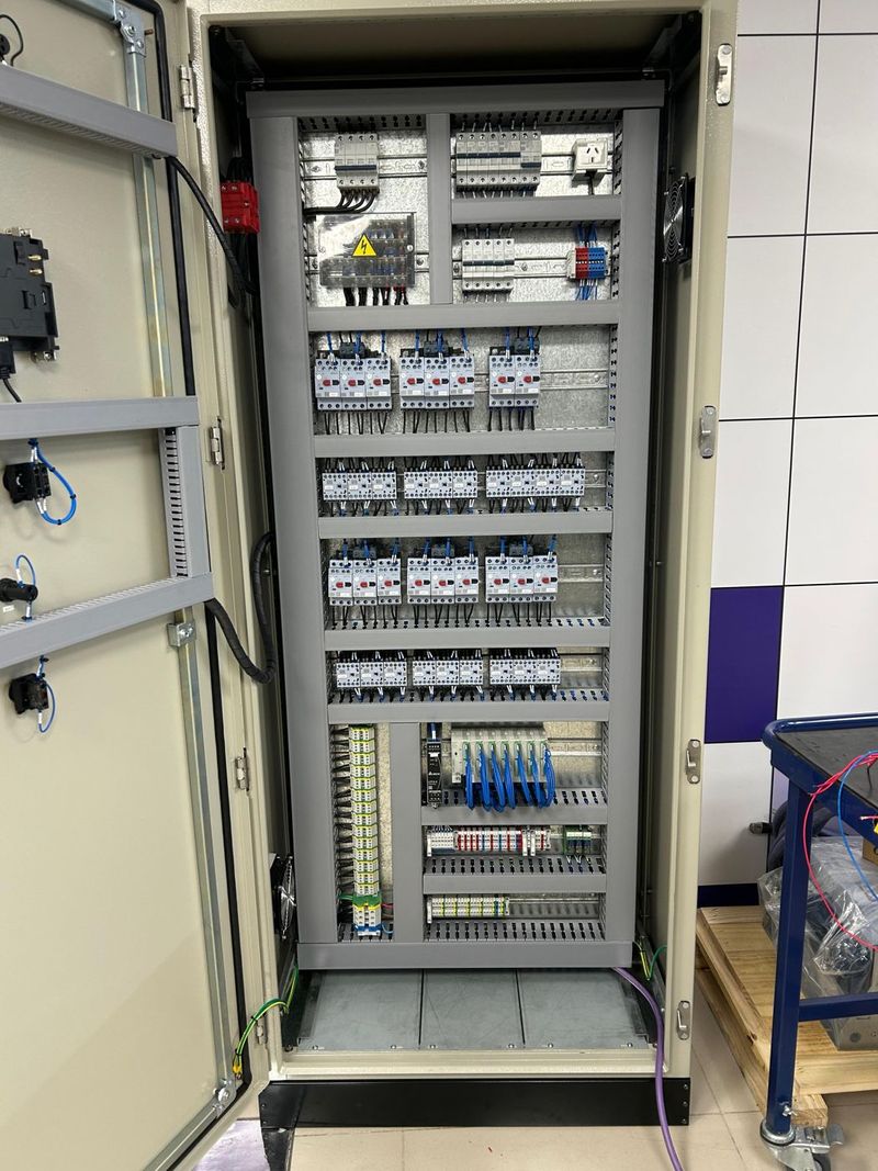 Tablero de control industrial completo